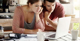 Couple avec un CDI et un CDD : quel crédit immobilier ?