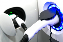 Quel professionnel est habilité à poser une borne de recharge ?